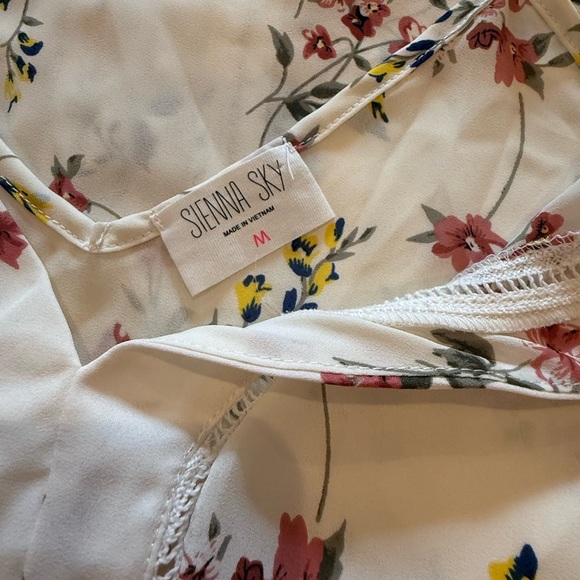 Sienna Sky Floral Print Cami Tank Top Cream Pink Yellow M - EUC - Picture 6 of 8